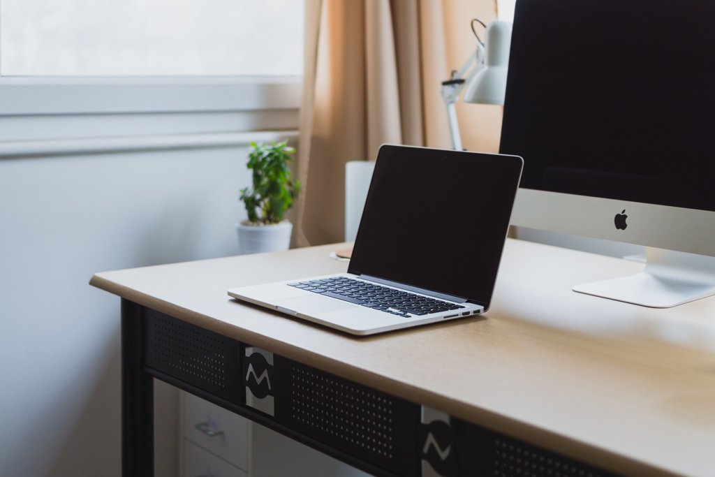 cost-03-desk.jpg