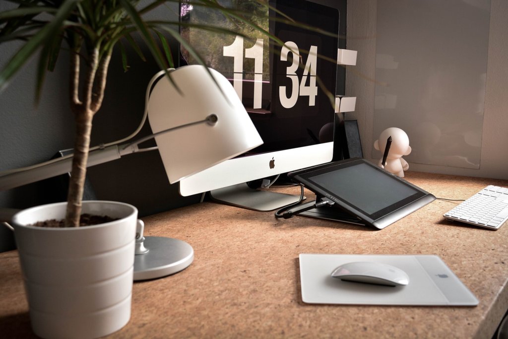gst-03-desk.jpg
