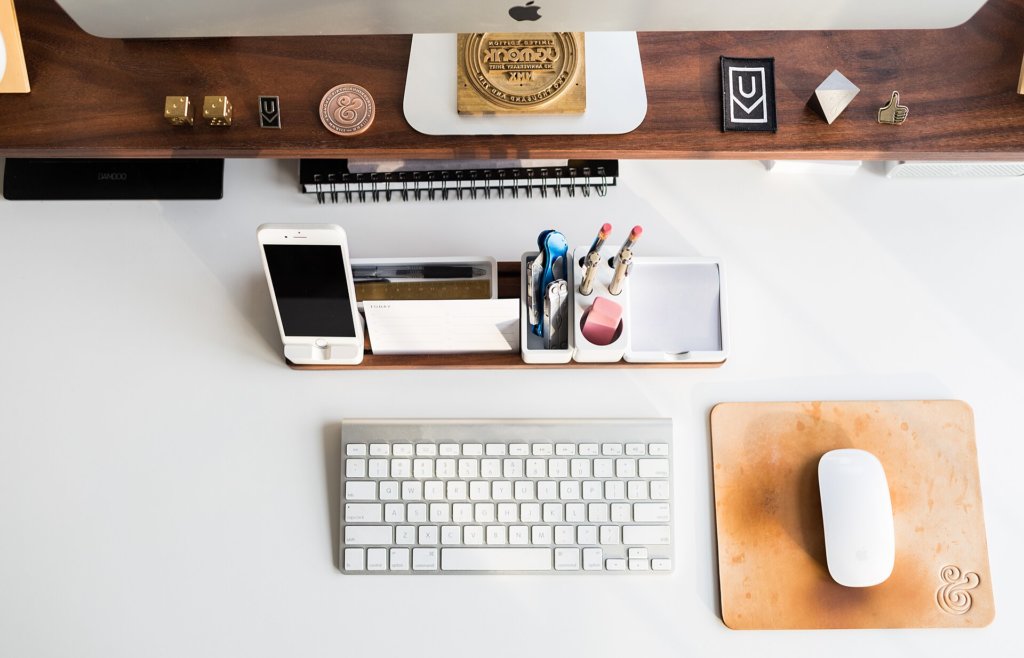 upd-03-desk.jpg