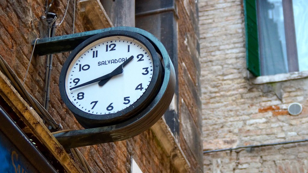 upd-07-clock.jpg
